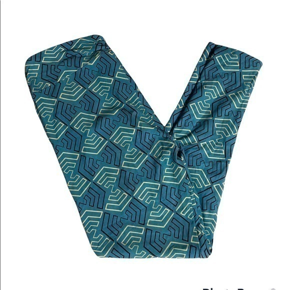 LuLaRoe Pants - LuLaRoe Blue Arrows Design Tall Curvy One Size Leggings
Condition 8/10 no flaws